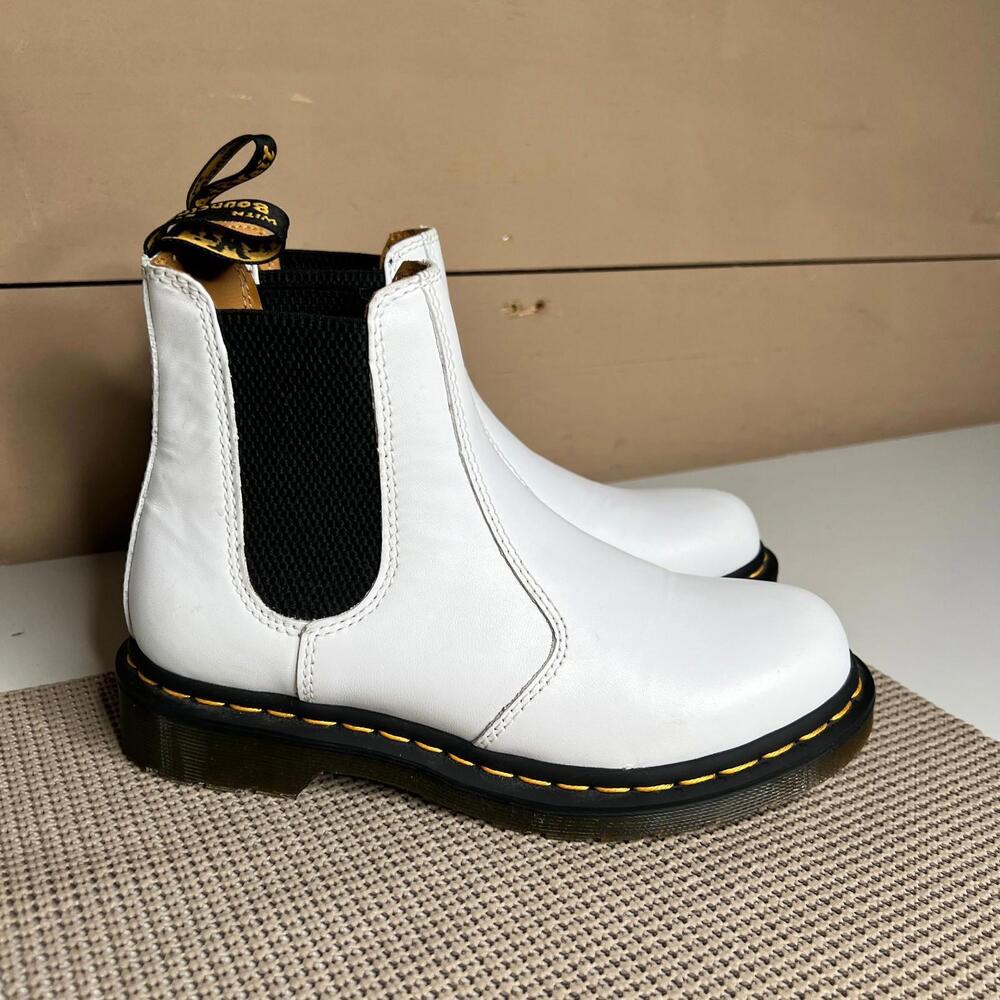 Dr. Martens 2976 White Chelsea Boots Smooth Leather‎ Women US 6 EU 37